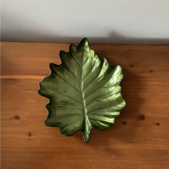 Green Glazed Leaf Decorative 8 1/2” Plate - Picture 1 of 2